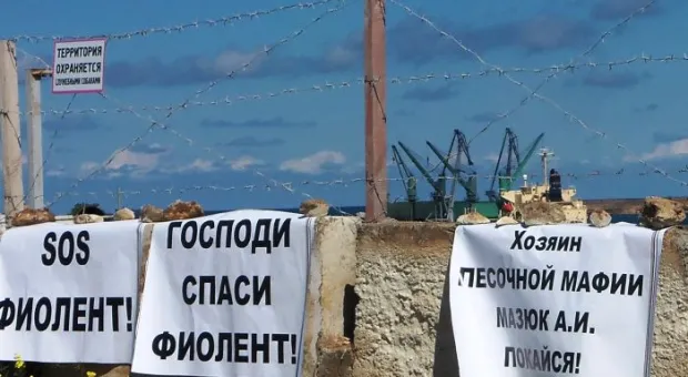 Общественные экологи начали возле ворот Суэсты бессрочный пикет