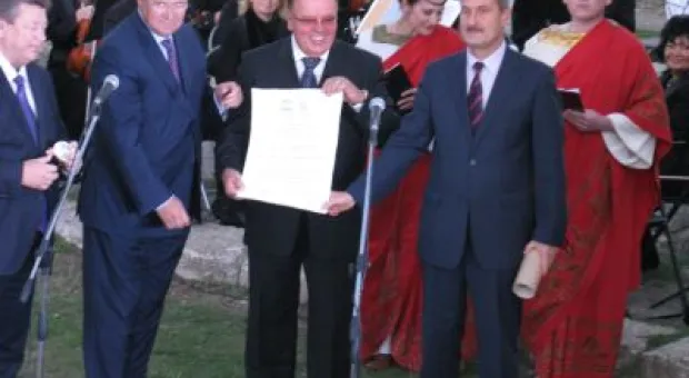 Сертификат ЮНЕСКО торжественно вручили Херсонесскому заповеднику спустя три месяца после присуждения