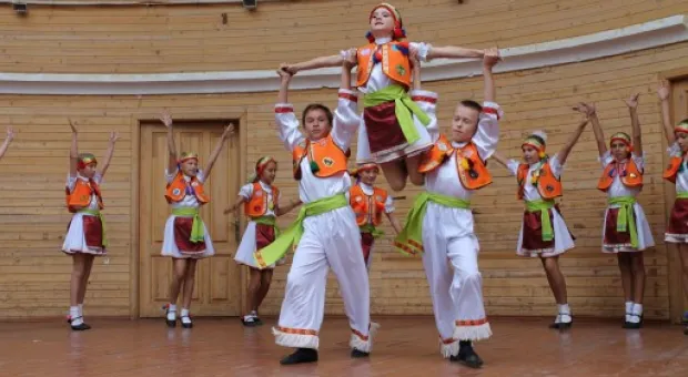В Севастополе юные артисты СЦКиИ отметили Международный день мира большим концертом