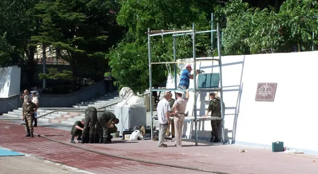 ВМСУ переходят в наступление. На Графской пристани монтируют мемориальную доску