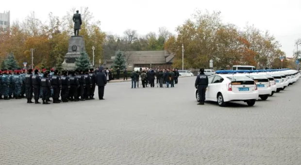 Милиция Севастополя получила самый дорогой подарок за всю историю своего существования - 15 новых "Тойот" для патрулирования города