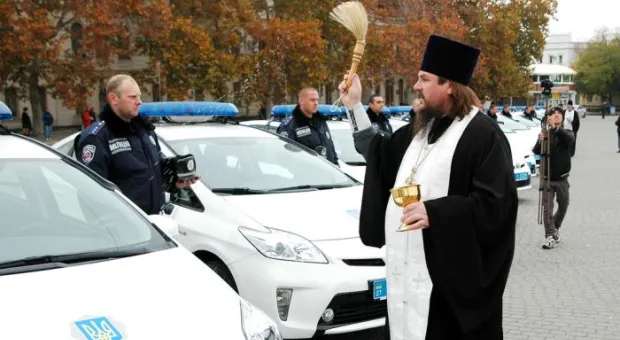 Милиция Севастополя получила самый дорогой подарок за всю историю своего существования - 15 новых "Тойот" для патрулирования города