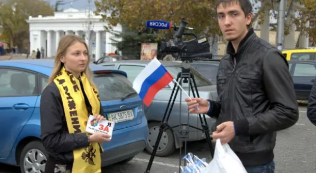 На площади Нахимова в Севастополе стартовала акция «Я за Таможенный союз!»