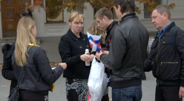 На площади Нахимова в Севастополе стартовала акция «Я за Таможенный союз!»