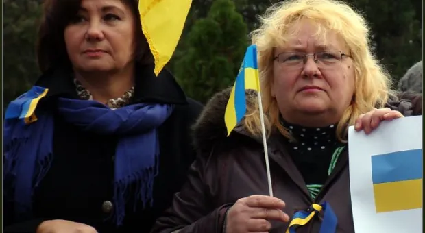 Митинг за поддержку «евромайдана» в Севастополе прошел под патриотические песни, призывающие объединиться с Россией