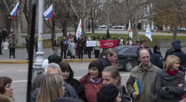 Разделенные улицей. Политическое противостояние в Севастополе