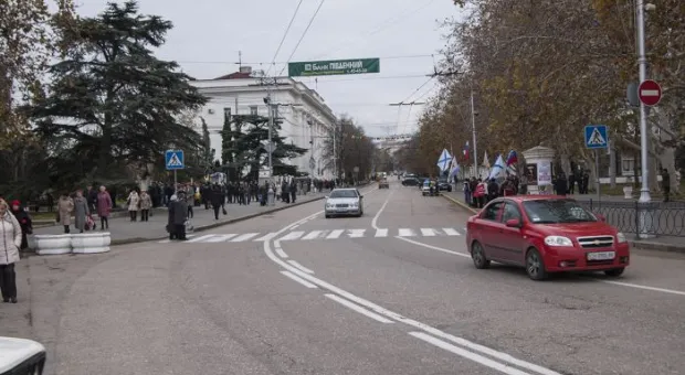 Разделенные улицей. Политическое противостояние в Севастополе
