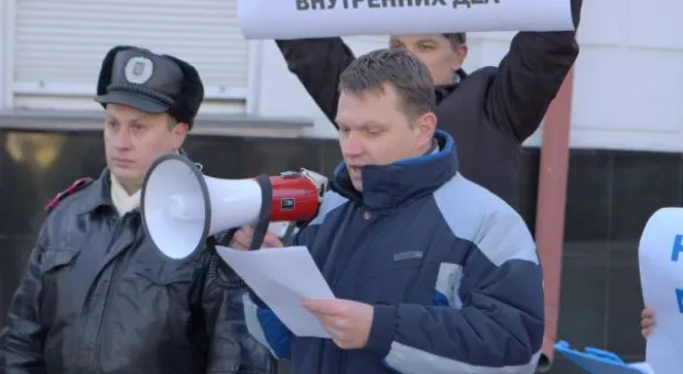 В Севастополе милиция митинговала у милиции против коррупции в милиции