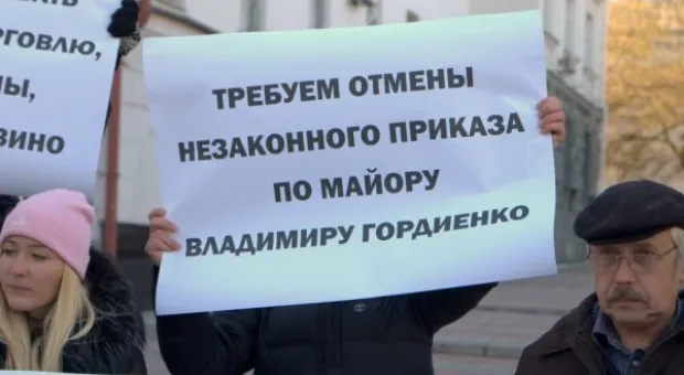 В Севастополе милиция митинговала у милиции против коррупции в милиции