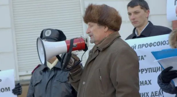 В Севастополе милиция митинговала у милиции против коррупции в милиции