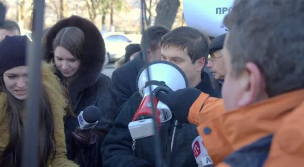 В Севастополе милиция митинговала у милиции против коррупции в милиции