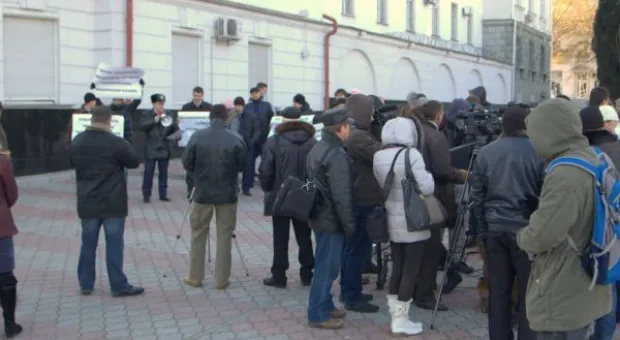 В Севастополе милиция митинговала у милиции против коррупции в милиции