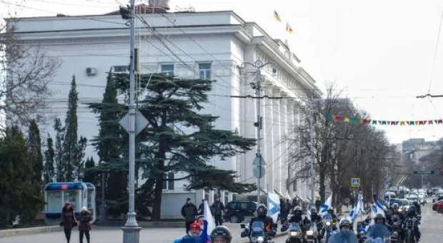 В Севастополе прошел автопробег в поддержку курса на вступление Украины в Таможенный союз