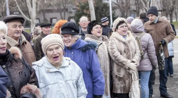 В Севастополе разные силы собирали для майдана шарфы, мелочь и вазелин. Хроника "сального" евромитинга