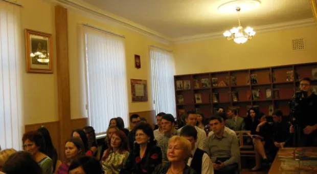 Будущие менеджеры туризма провели романтические встречи... в старейшей библиотеке Севастополя