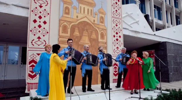 В Севастополе Рождество отметили веселыми гуляниями возле УКИЦ
