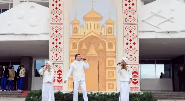 В Севастополе Рождество отметили веселыми гуляниями возле УКИЦ