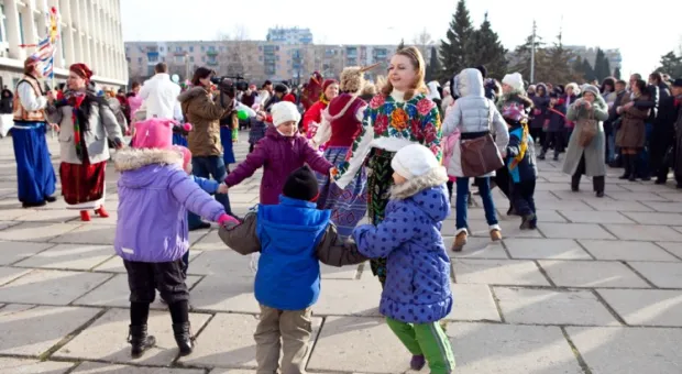В Севастополе Рождество отметили веселыми гуляниями возле УКИЦ