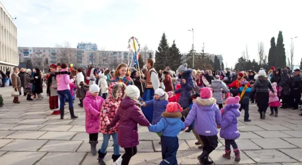 В Севастополе Рождество отметили веселыми гуляниями возле УКИЦ