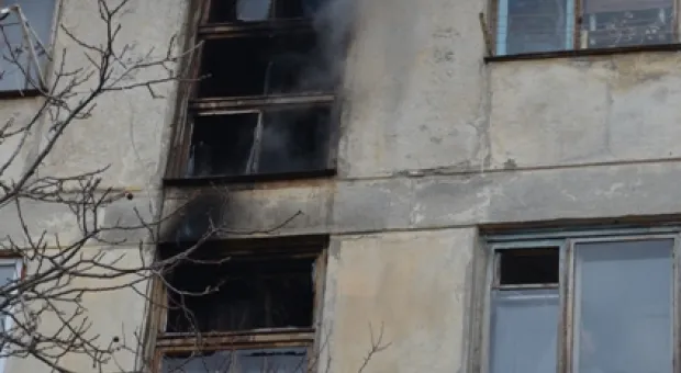 В Севастополе из-за старой мебели загорелся подъезд жилого дома