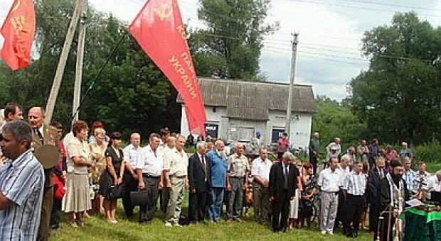 На родине Ющенко открыли памятник жертвам ОУН-УПА (ФОТО)