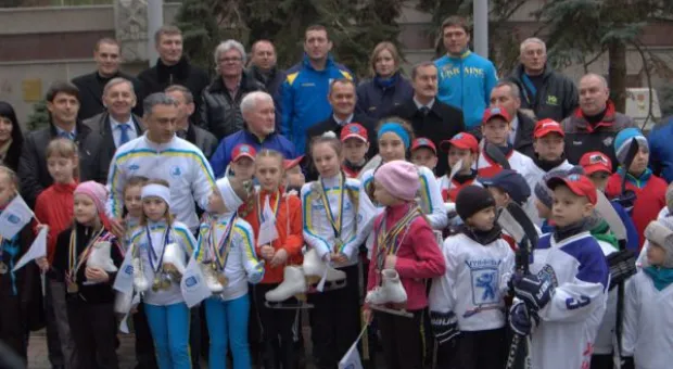 В Севастополе подняли флаги XXII Зимних олимпийских игр, проходящих в российском городе Сочи
