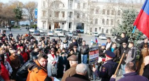 "Бандеровцы в Севастополь не зайдут". Хроника одного митинга