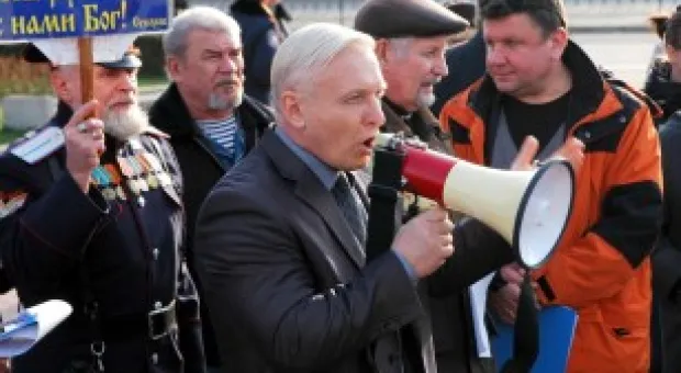 "Бандеровцы в Севастополь не зайдут". Хроника одного митинга