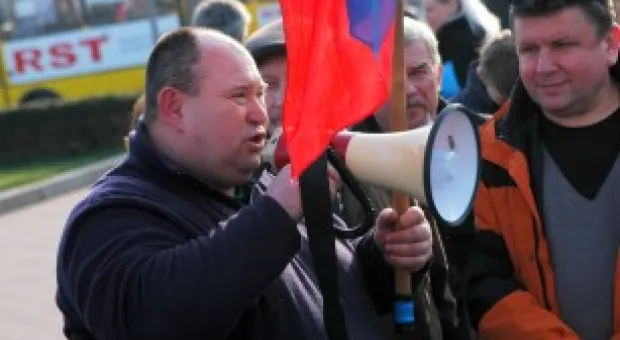 "Бандеровцы в Севастополь не зайдут". Хроника одного митинга