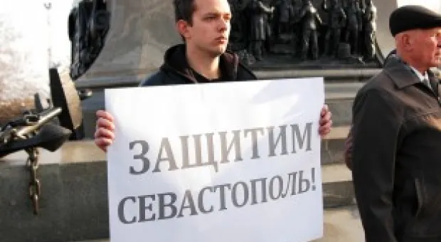 "Бандеровцы в Севастополь не зайдут". Хроника одного митинга