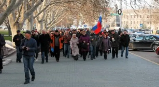 "Бандеровцы в Севастополь не зайдут". Хроника одного митинга
