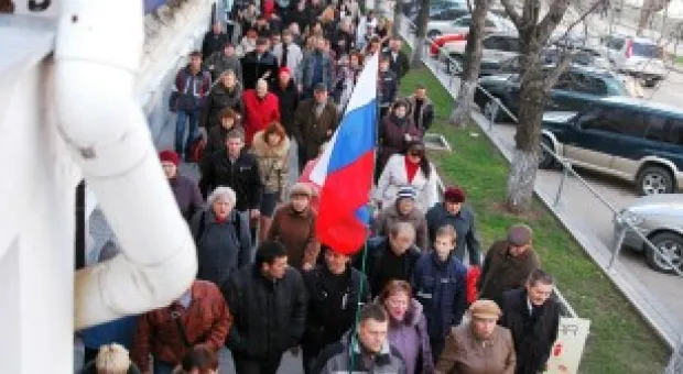 "Бандеровцы в Севастополь не зайдут". Хроника одного митинга