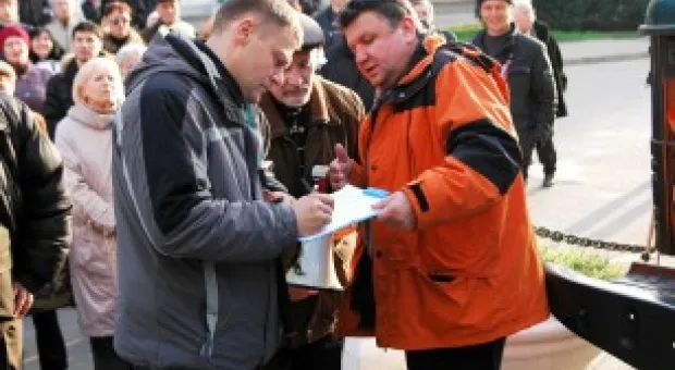 "Бандеровцы в Севастополь не зайдут". Хроника одного митинга