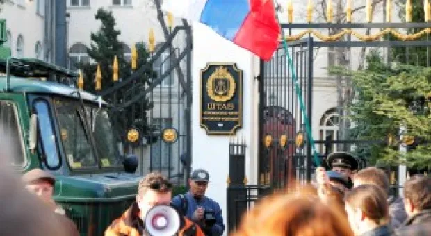 "Бандеровцы в Севастополь не зайдут". Хроника одного митинга