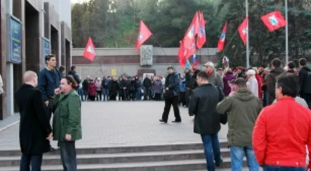 "Бандеровцы в Севастополь не зайдут". Хроника одного митинга