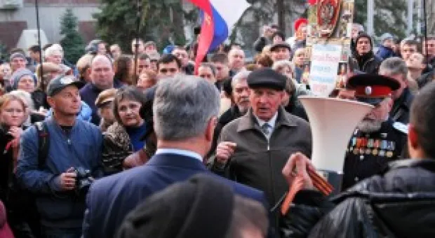 "Бандеровцы в Севастополь не зайдут". Хроника одного митинга
