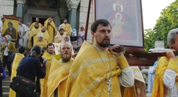 В Севастополе состоялся крестный ход, посвященный 1020-летию крещения Киевской Руси (ФОТО)