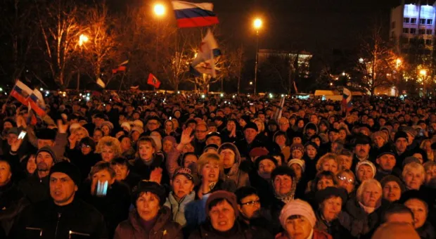 Митинг-концерт с участием Вики Цыгановой собрал на главной площади Севастополя около 20 тысяч горожан