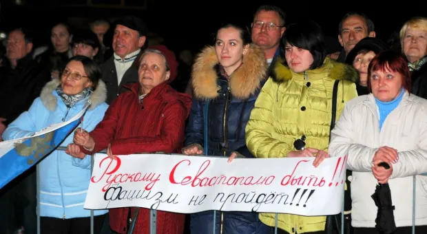 Митинг-концерт с участием Вики Цыгановой собрал на главной площади Севастополя около 20 тысяч горожан