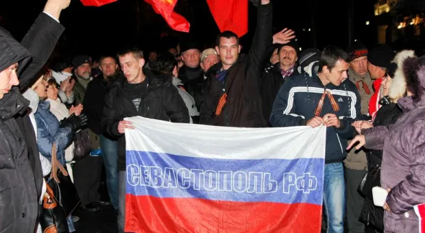 Митинг-концерт с участием Вики Цыгановой собрал на главной площади Севастополя около 20 тысяч горожан