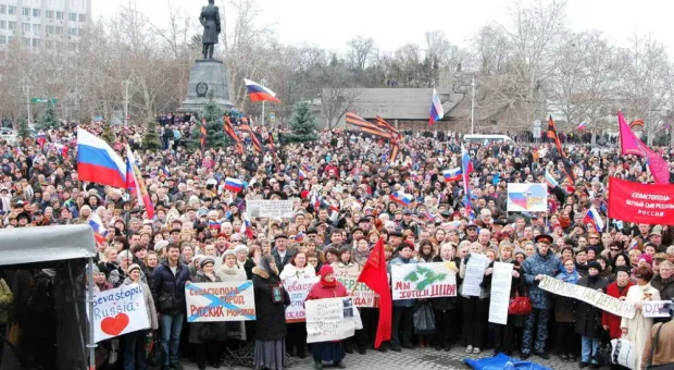 Затулин на митинге солидарности в Севастополе поздравил горожан с тем, что "их мечта сбывается"