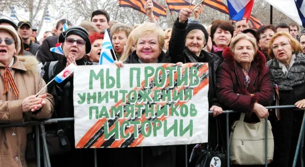 Затулин на митинге солидарности в Севастополе поздравил горожан с тем, что "их мечта сбывается"