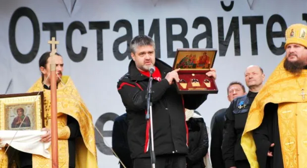 Чудотворный образ Божьей Матери, привезенный в Севастополь, обильно замироточил, находясь ещё в небе
