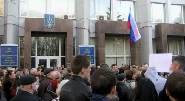 "Ни шагу назад!" Севастопольцы собрались на митинг-собрание, где говорили о главных тактических задачах в условиях информационной войны