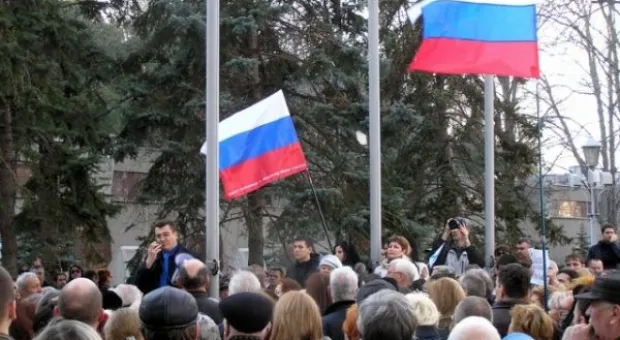 "Ни шагу назад!" Севастопольцы собрались на митинг-собрание, где говорили о главных тактических задачах в условиях информационной войны
