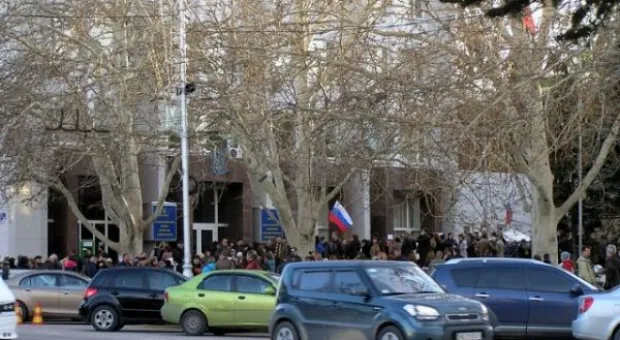 "Ни шагу назад!" Севастопольцы собрались на митинг-собрание, где говорили о главных тактических задачах в условиях информационной войны
