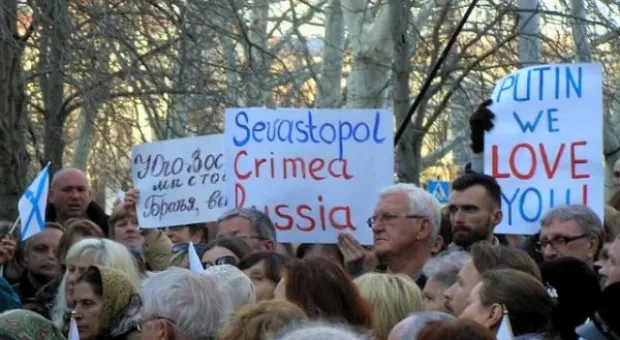 "Ни шагу назад!" Севастопольцы собрались на митинг-собрание, где говорили о главных тактических задачах в условиях информационной войны