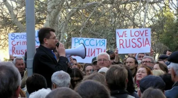 "Ни шагу назад!" Севастопольцы собрались на митинг-собрание, где говорили о главных тактических задачах в условиях информационной войны
