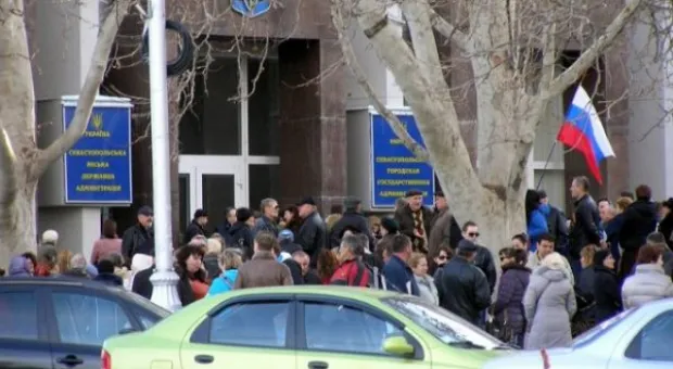 "Ни шагу назад!" Севастопольцы собрались на митинг-собрание, где говорили о главных тактических задачах в условиях информационной войны
