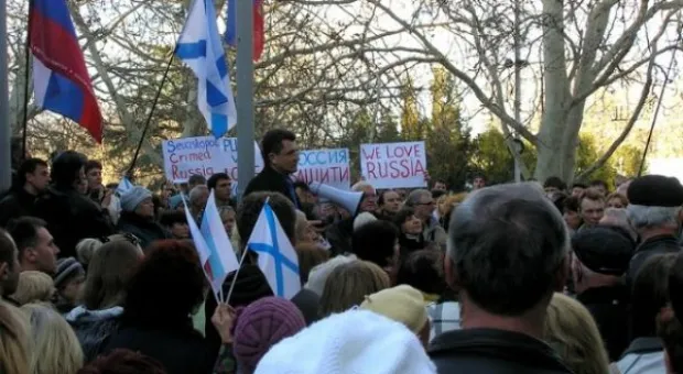 "Ни шагу назад!" Севастопольцы собрались на митинг-собрание, где говорили о главных тактических задачах в условиях информационной войны
